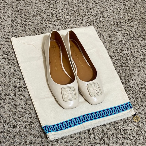 Tory Burch Georgia cream square toe ballet flats w/ tonal logo on toe -worn once - Picture 1 of 14